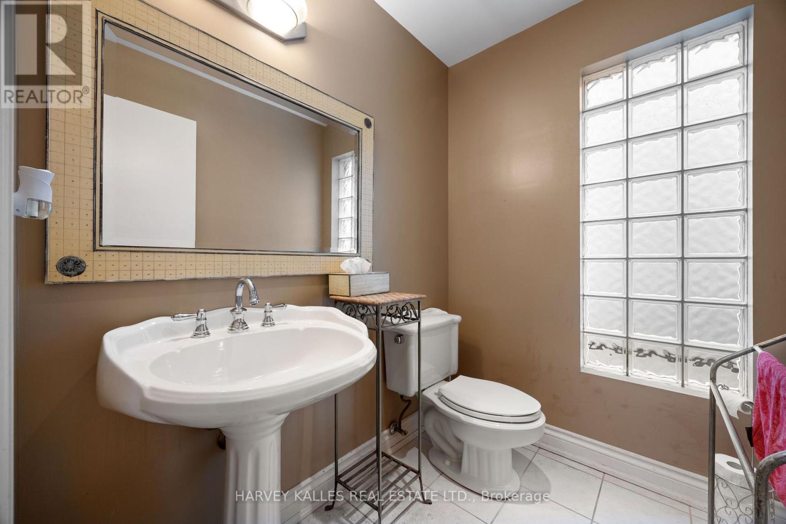 26 Forest Ridge Drive, Toronto (forest Hill North), Ontario