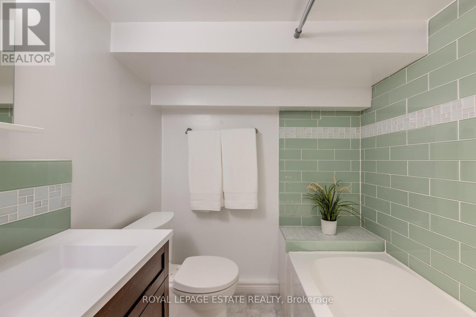 138 Woodmount Avenue, Toronto (danforth Village-east York), Ontario