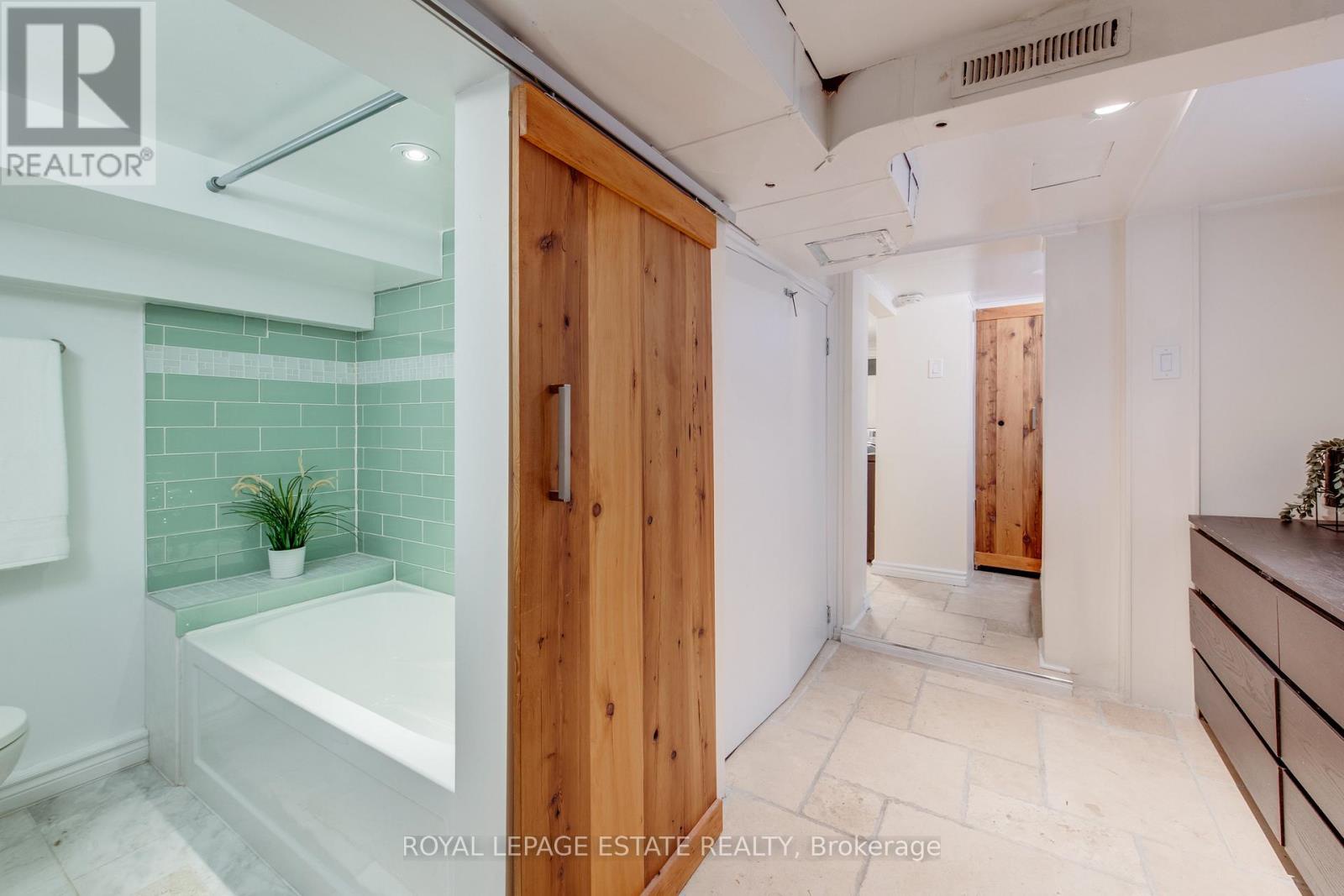 138 Woodmount Avenue, Toronto (danforth Village-east York), Ontario