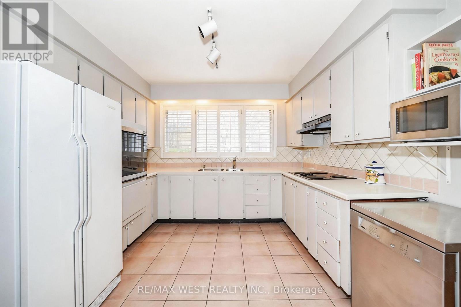 47 Saint Georges Road, Toronto (edenbridge-humber Valley), Ontario