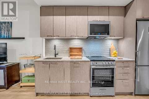 617 - 1808 St. Clair Avenue W, Toronto (weston-pellam Park), Ontario