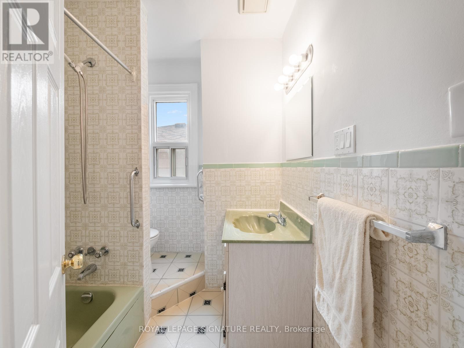 45 Eaton Avenue, Toronto (danforth), Ontario