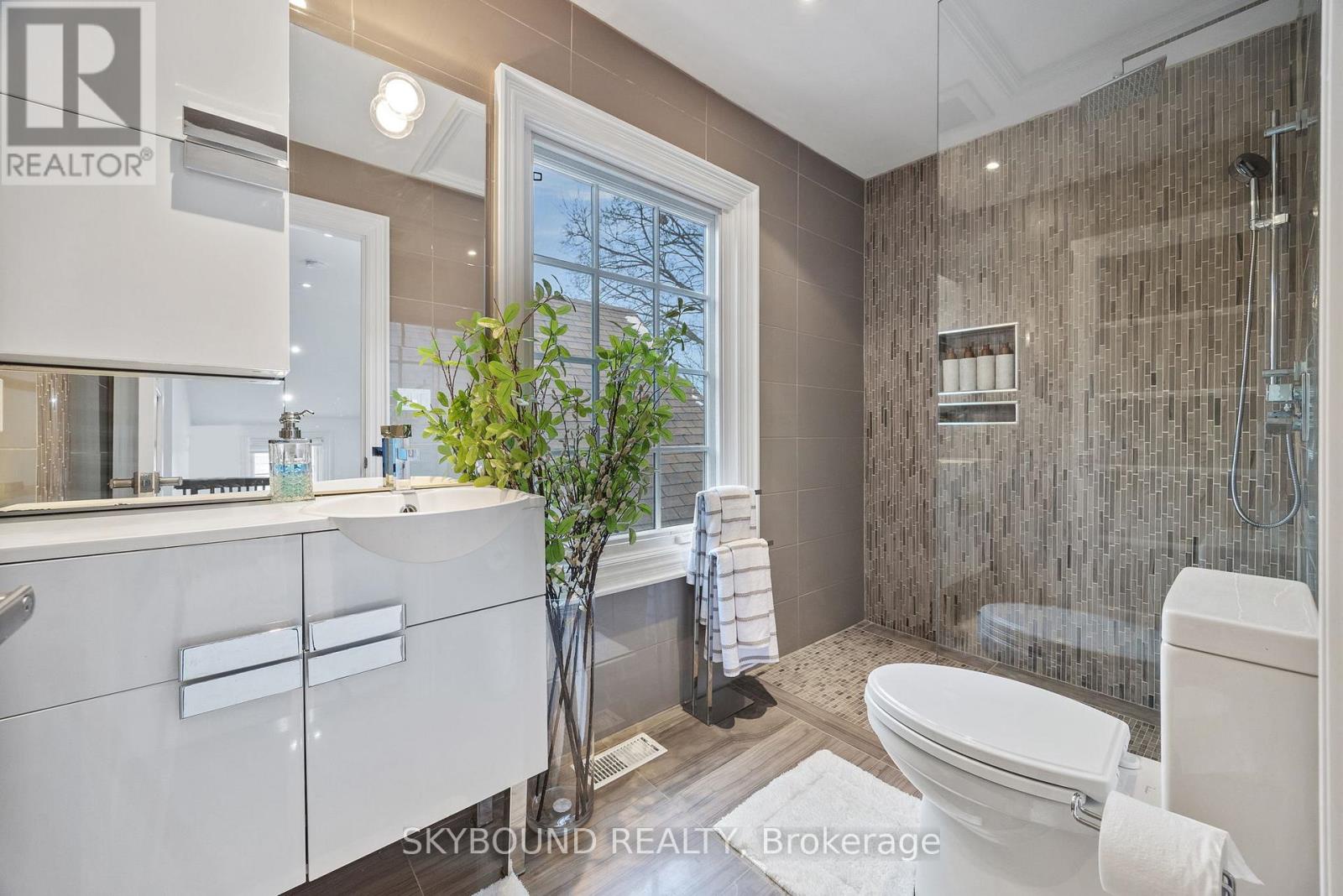 20 Fairview Boulevard, Toronto (north Riverdale), Ontario