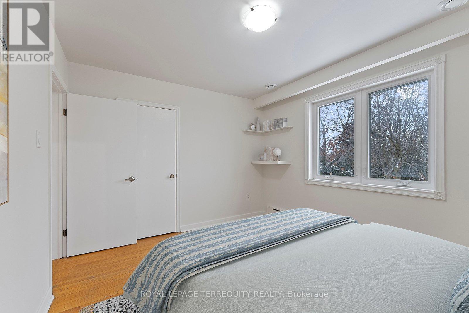 6 Peacham Crescent, Toronto (downsview-roding-cfb), Ontario