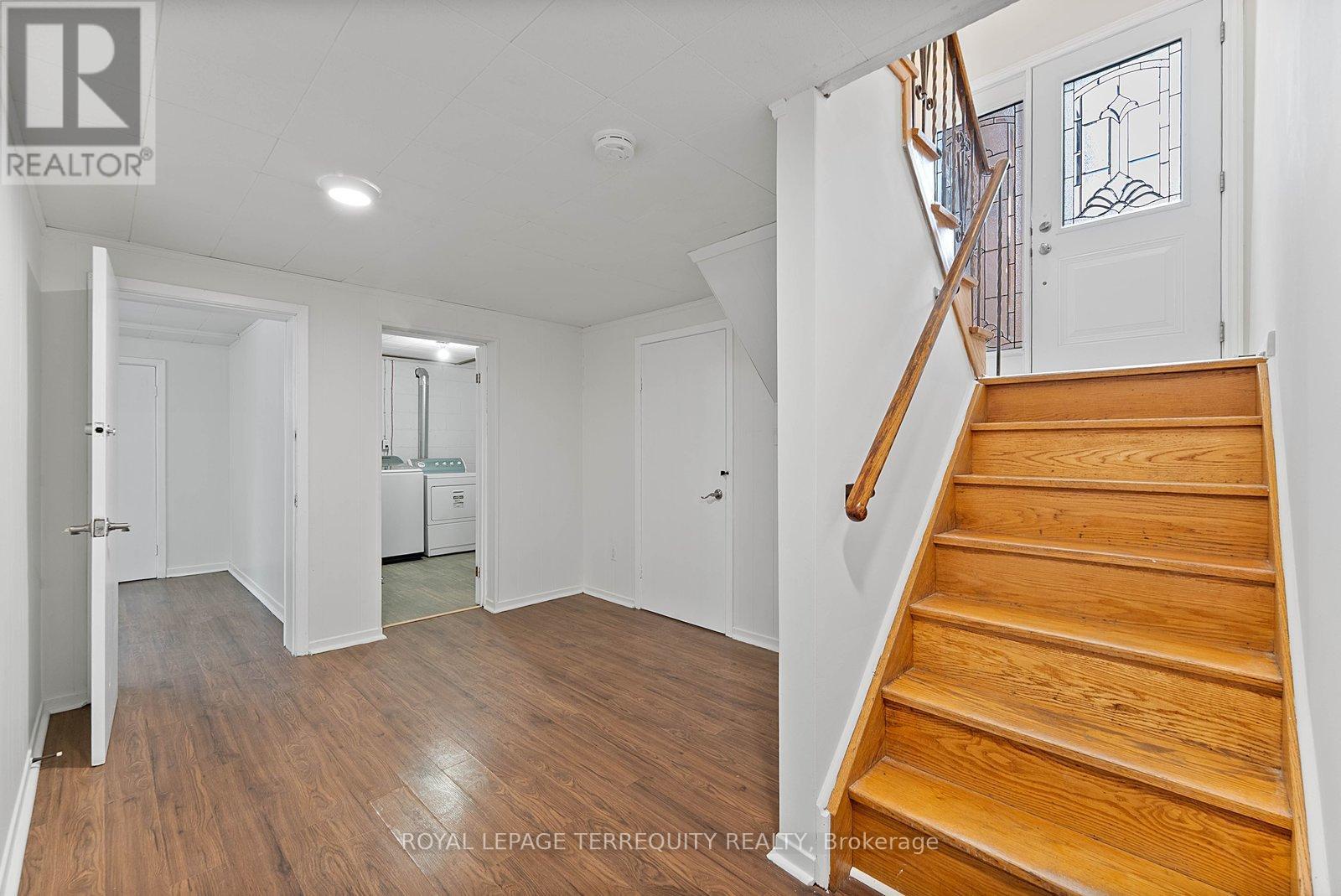 6 Peacham Crescent, Toronto (downsview-roding-cfb), Ontario