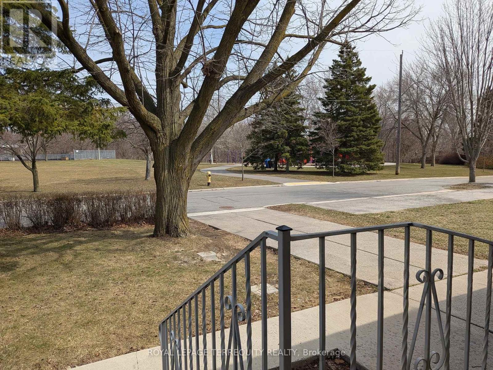 6 Peacham Crescent, Toronto (downsview-roding-cfb), Ontario