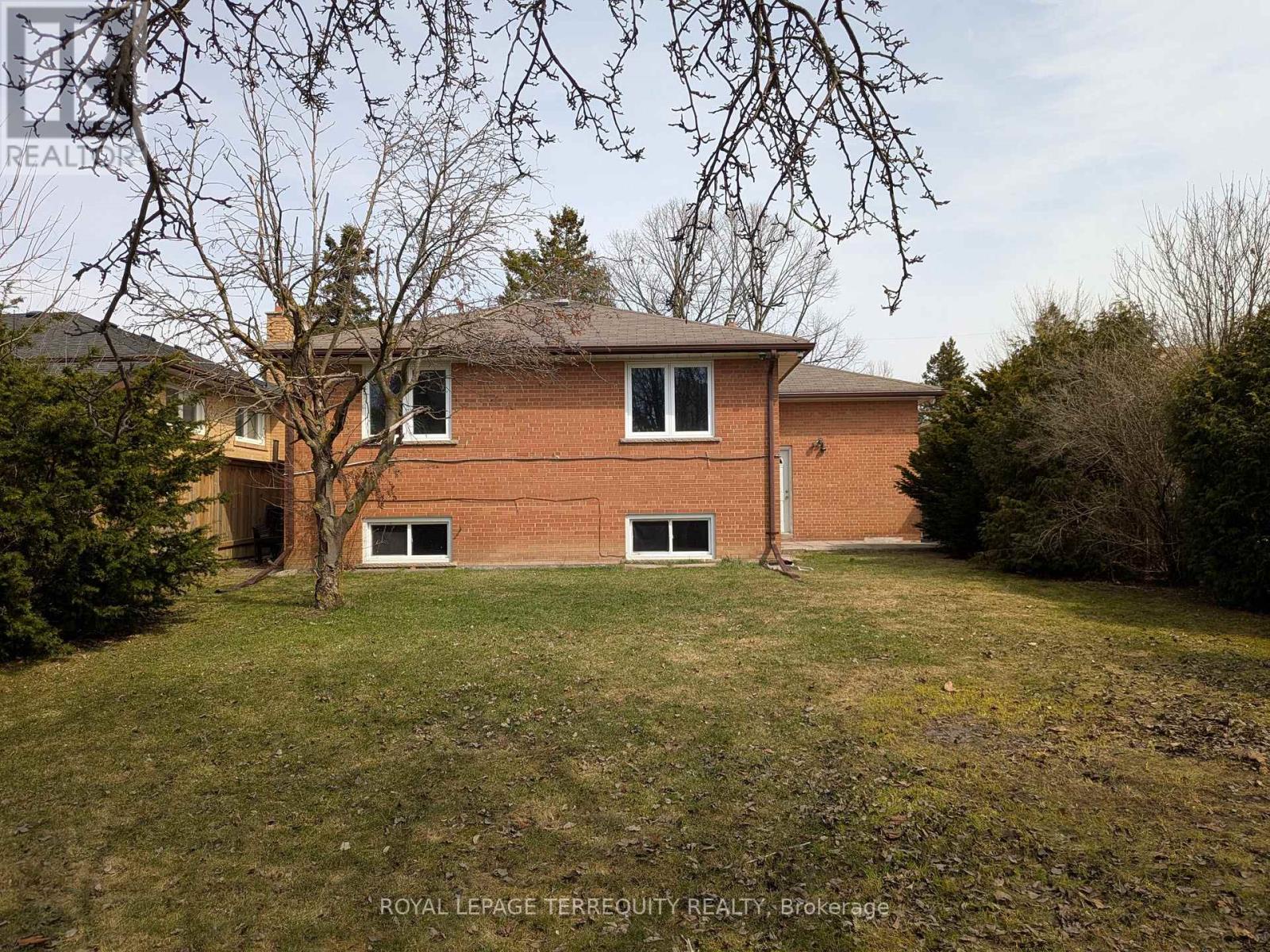 6 Peacham Crescent, Toronto (downsview-roding-cfb), Ontario