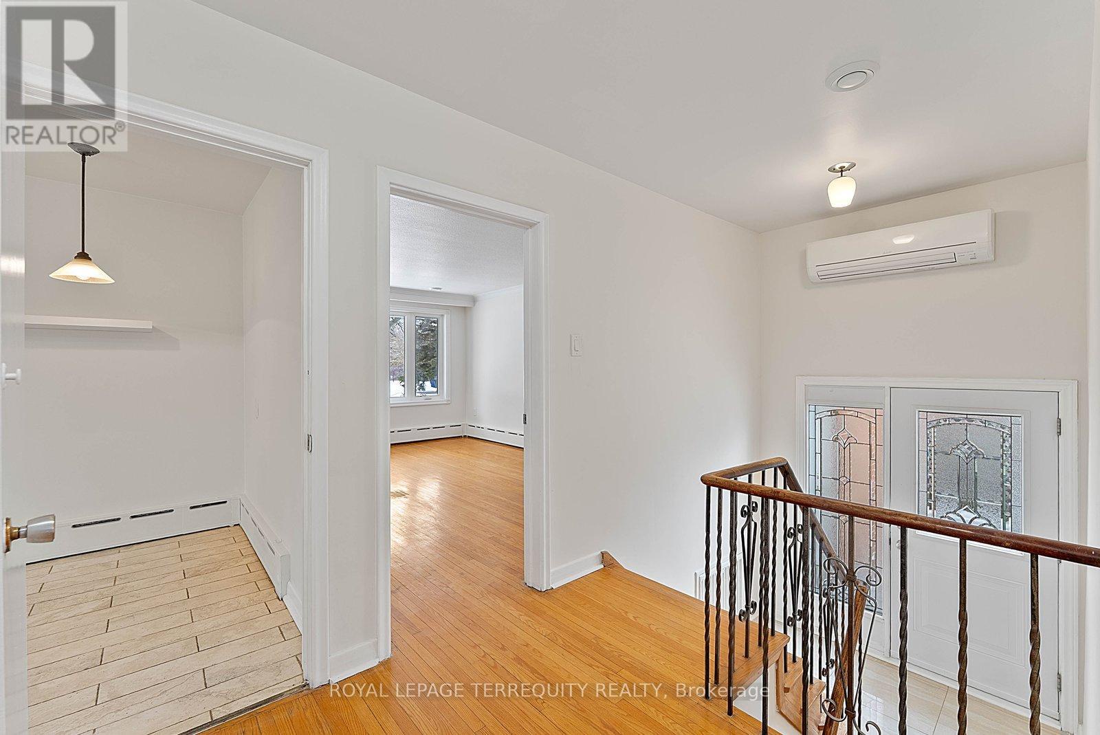 6 Peacham Crescent, Toronto (downsview-roding-cfb), Ontario