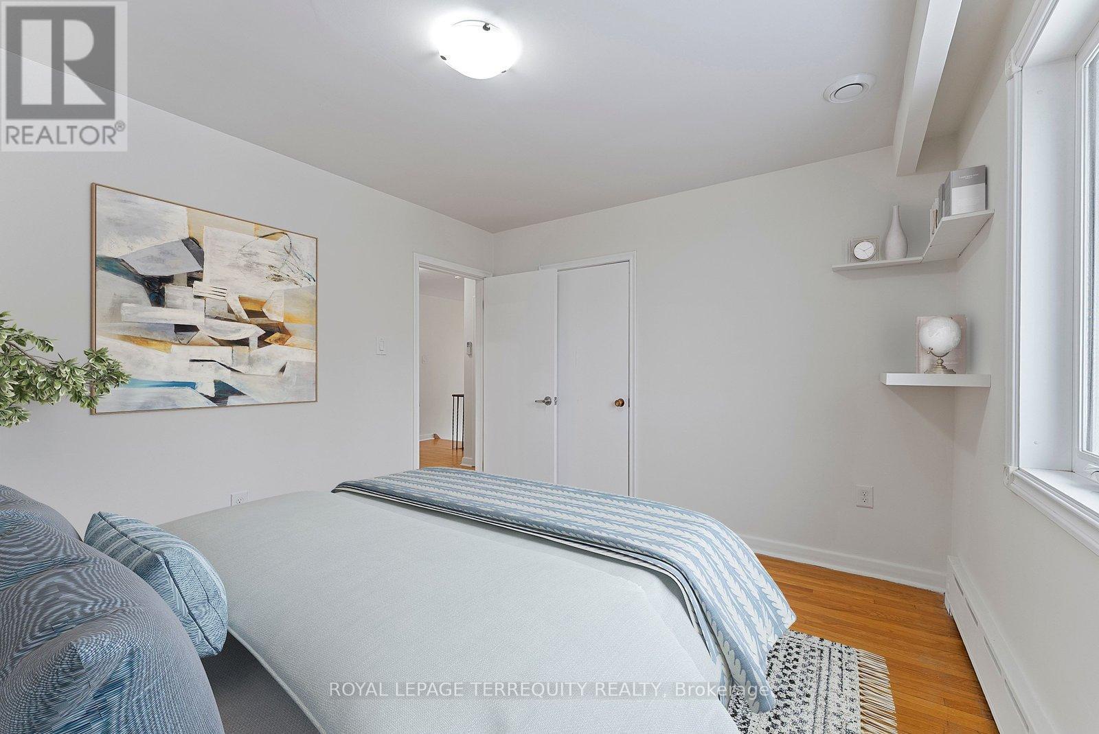 6 Peacham Crescent, Toronto (downsview-roding-cfb), Ontario