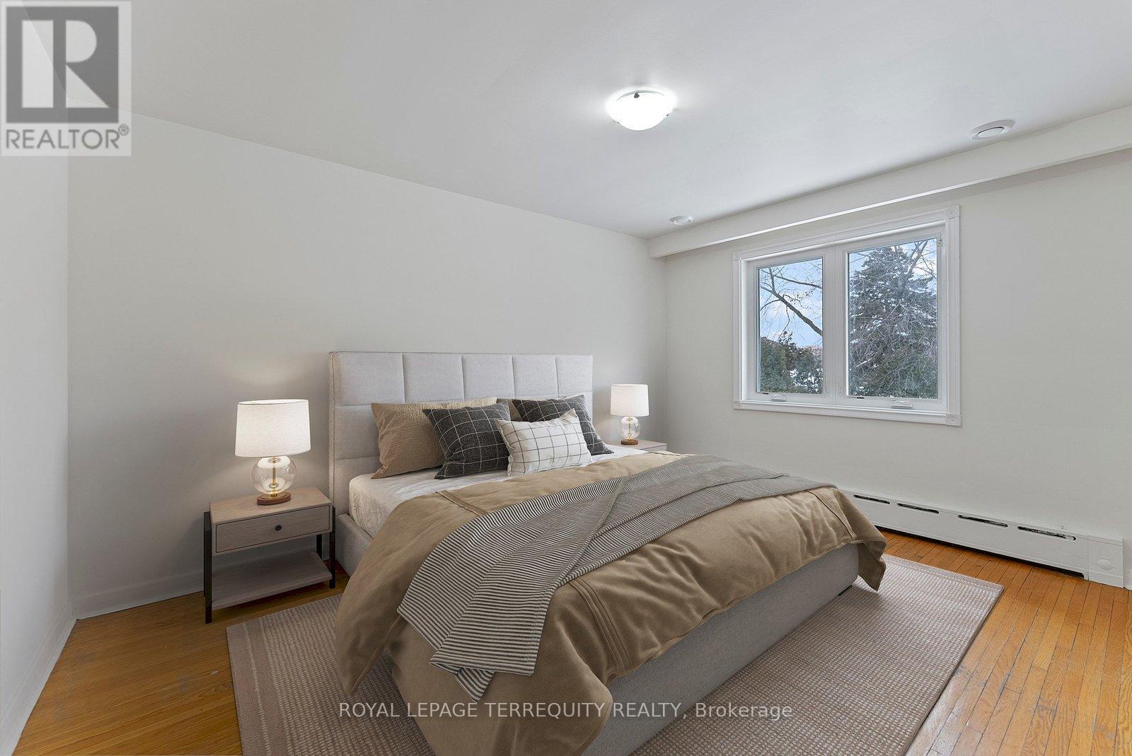 6 Peacham Crescent, Toronto (downsview-roding-cfb), Ontario