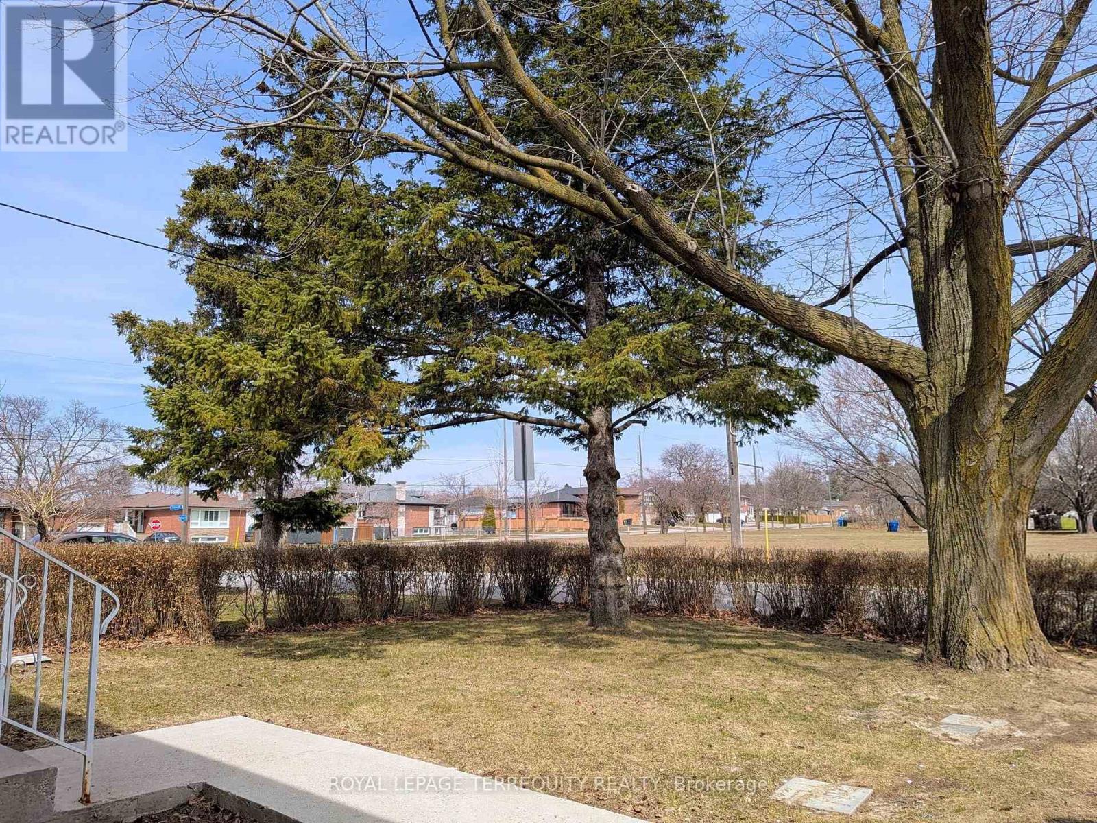 6 Peacham Crescent, Toronto (downsview-roding-cfb), Ontario