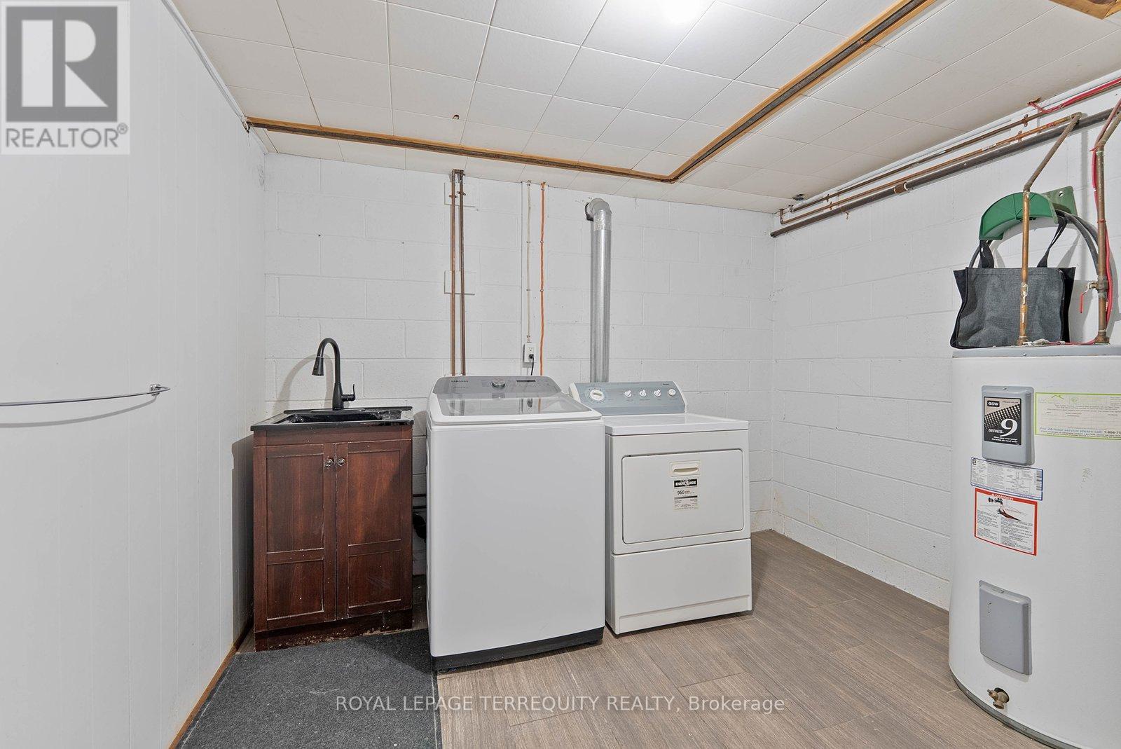 6 Peacham Crescent, Toronto (downsview-roding-cfb), Ontario