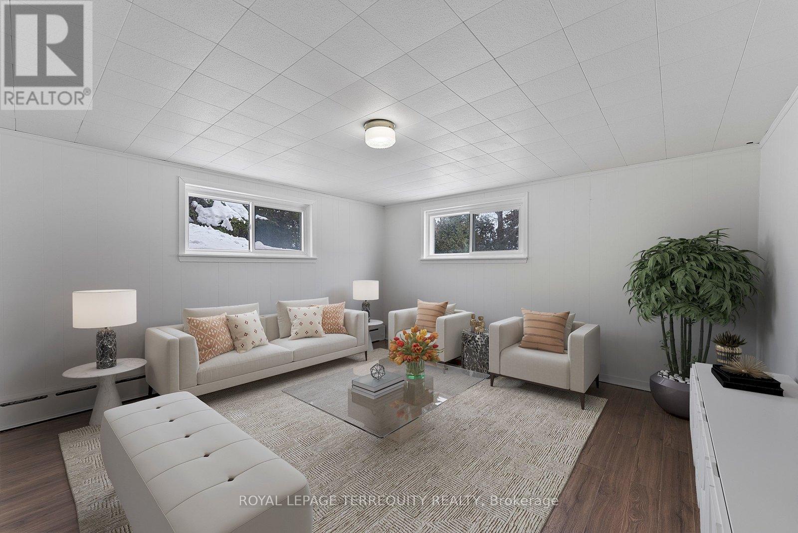 6 Peacham Crescent, Toronto (downsview-roding-cfb), Ontario