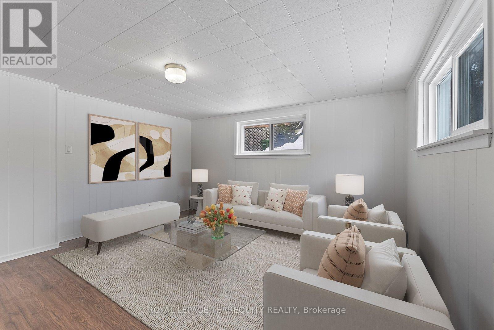 6 Peacham Crescent, Toronto (downsview-roding-cfb), Ontario