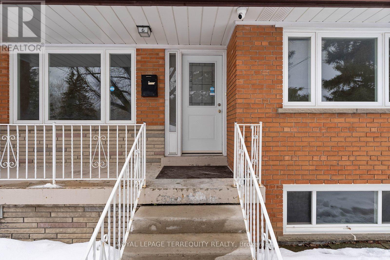 6 Peacham Crescent, Toronto (downsview-roding-cfb), Ontario