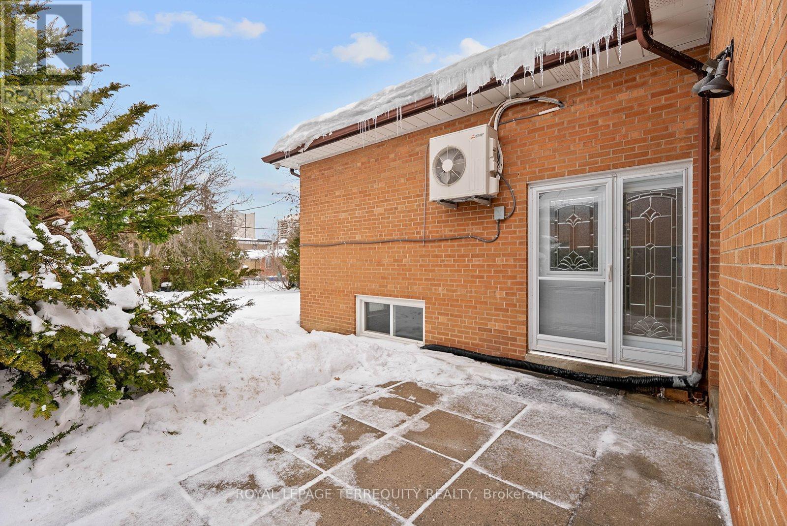 6 Peacham Crescent, Toronto (downsview-roding-cfb), Ontario