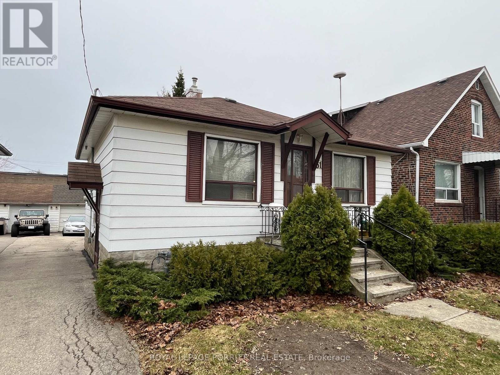61 Fairfield Avenue, Toronto (long Branch), Ontario