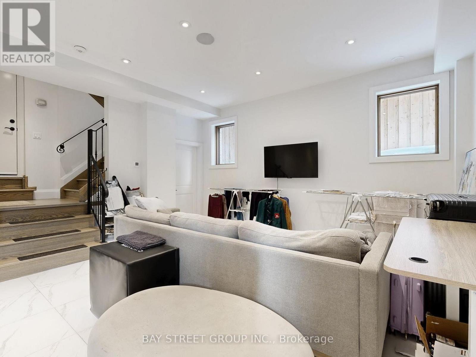 31 Evergreen Gardens, Toronto (leaside), Ontario