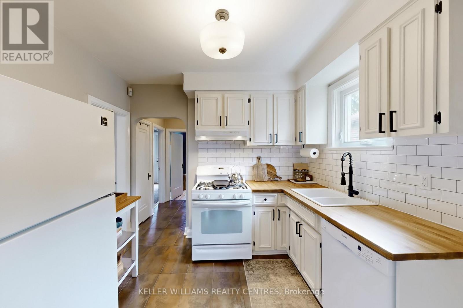 23 Thirteenth Street, Toronto (new Toronto), Ontario