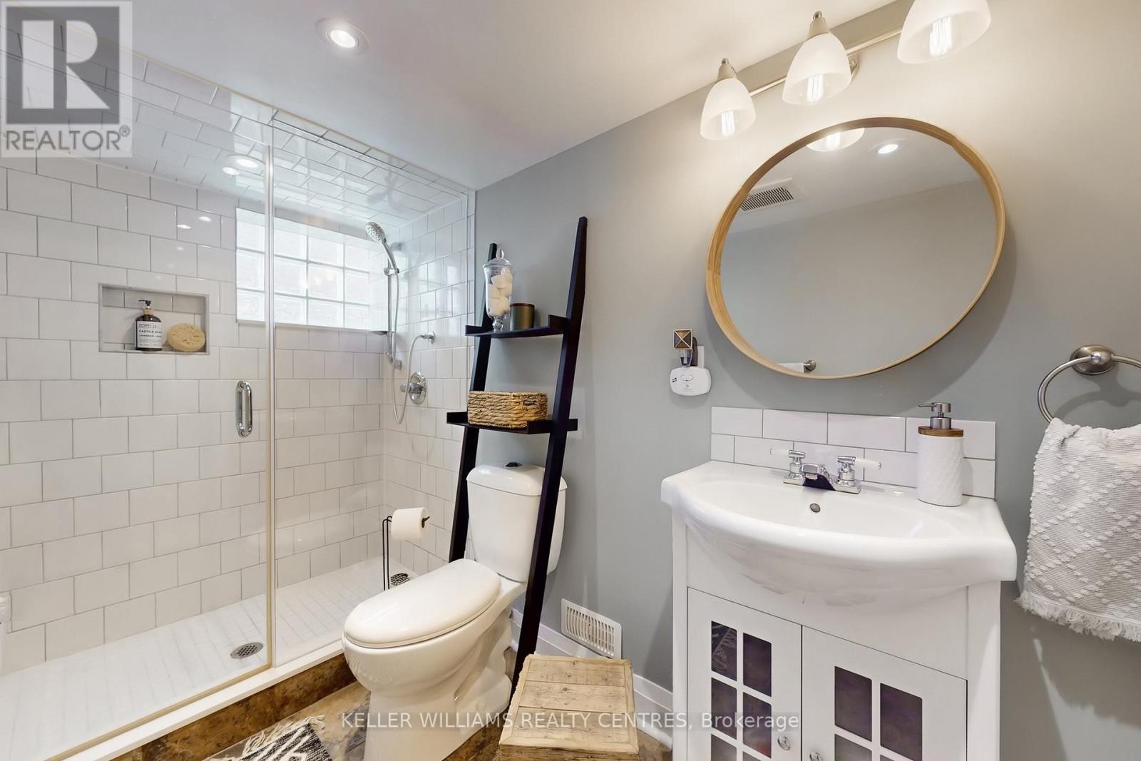 23 Thirteenth Street, Toronto (new Toronto), Ontario