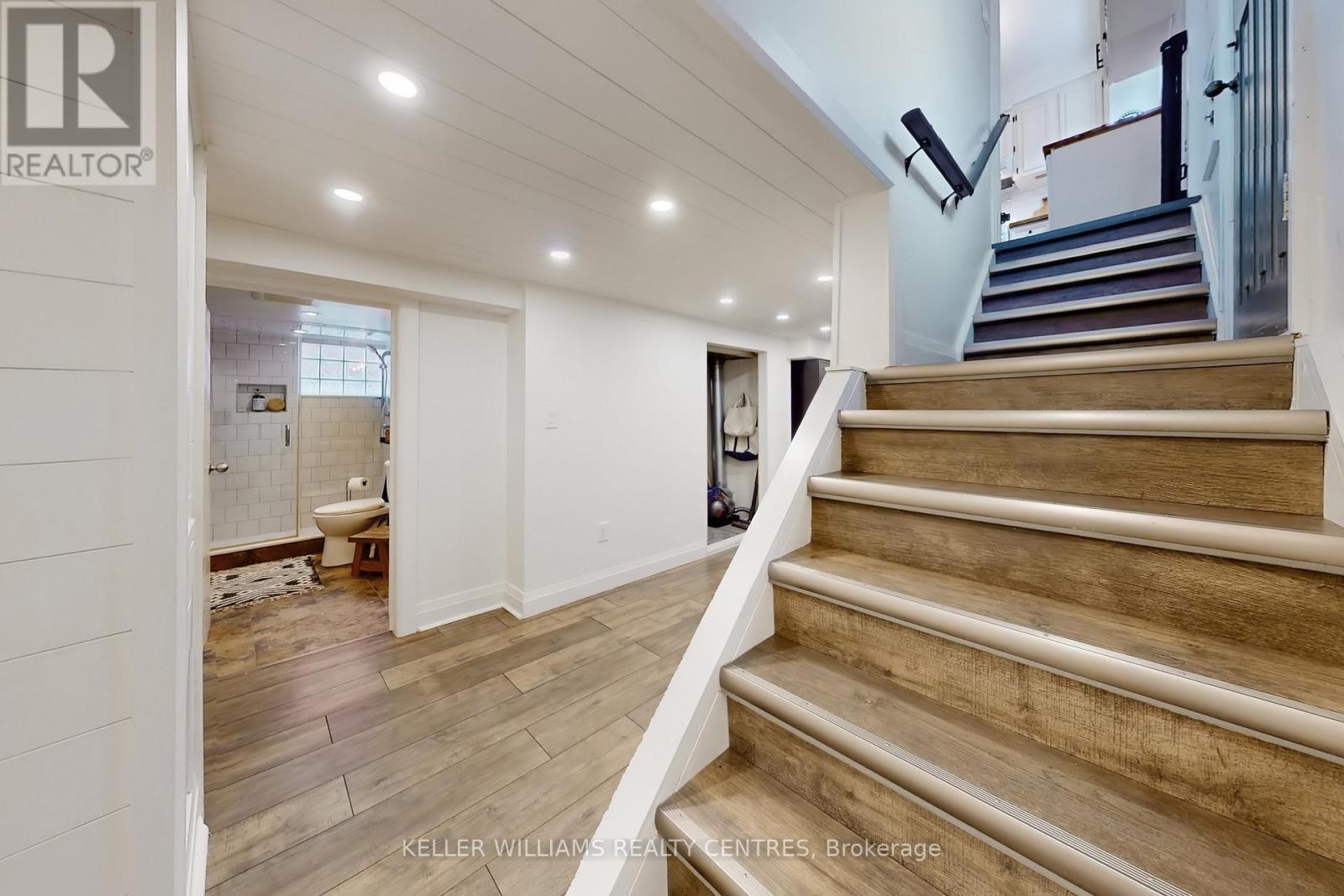 23 Thirteenth Street, Toronto (new Toronto), Ontario