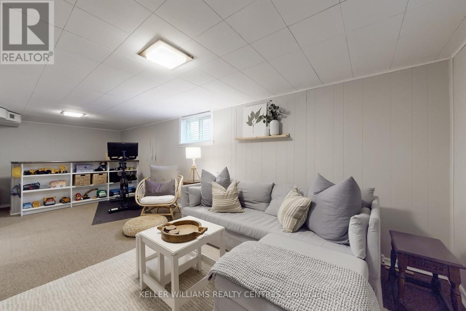 23 Thirteenth Street, Toronto (new Toronto), Ontario