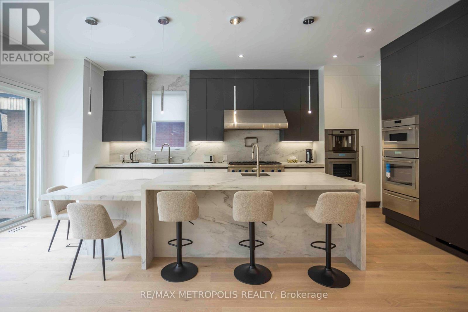 12 Bearwood Drive, Toronto (edenbridge-humber Valley), Ontario