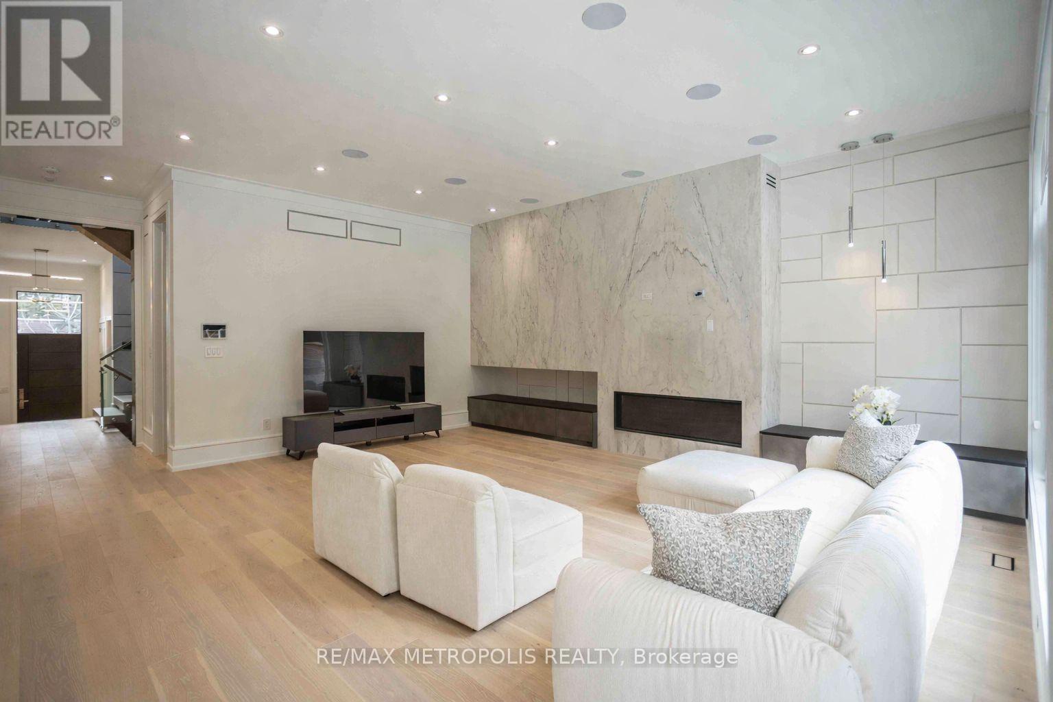 12 Bearwood Drive, Toronto (edenbridge-humber Valley), Ontario