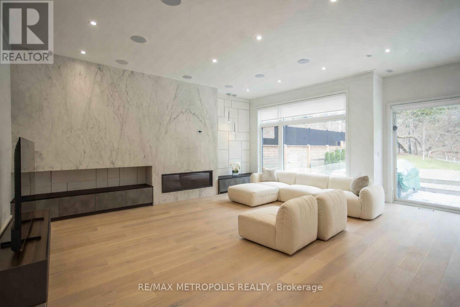 12 Bearwood Drive, Toronto (edenbridge-humber Valley), Ontario