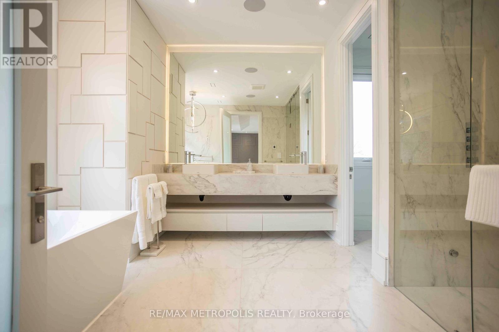 12 Bearwood Drive, Toronto (edenbridge-humber Valley), Ontario