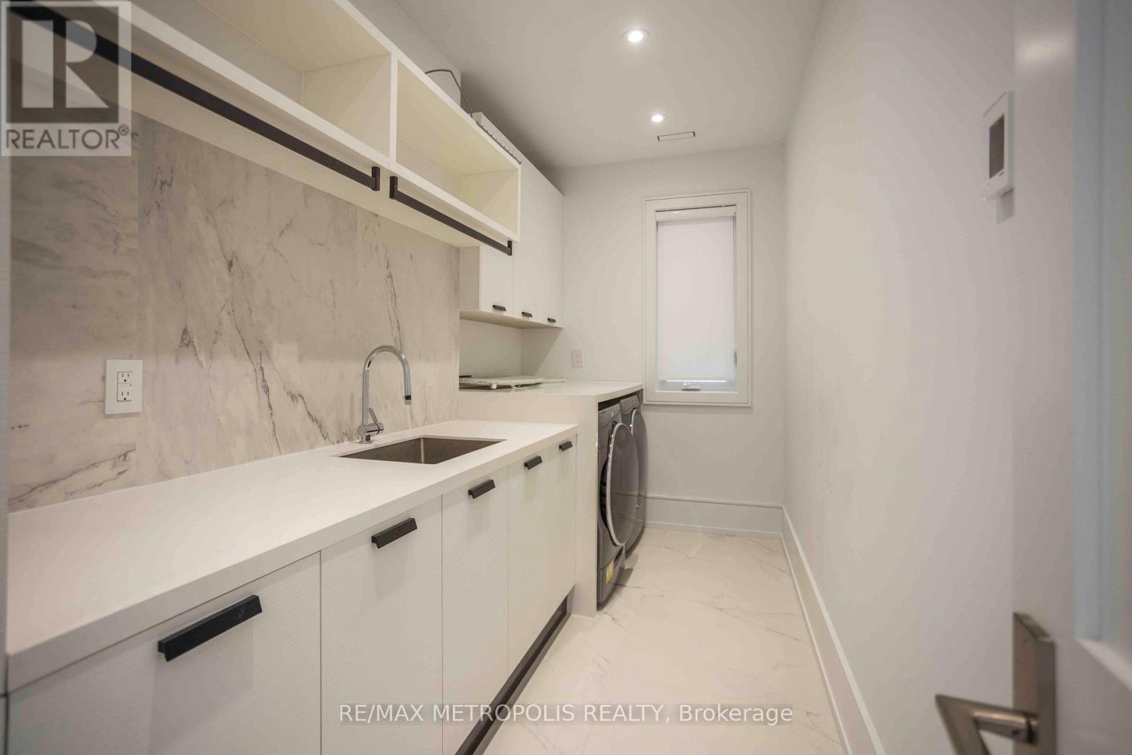 12 Bearwood Drive, Toronto (edenbridge-humber Valley), Ontario