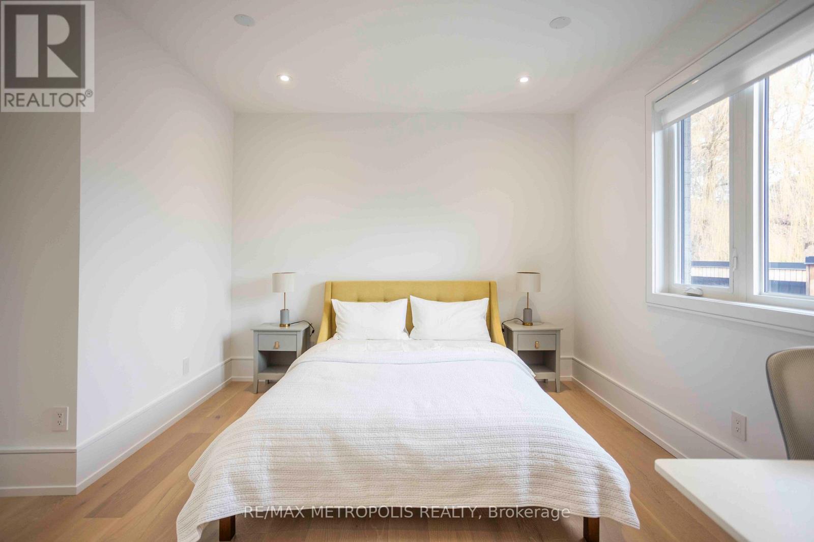 12 Bearwood Drive, Toronto (edenbridge-humber Valley), Ontario