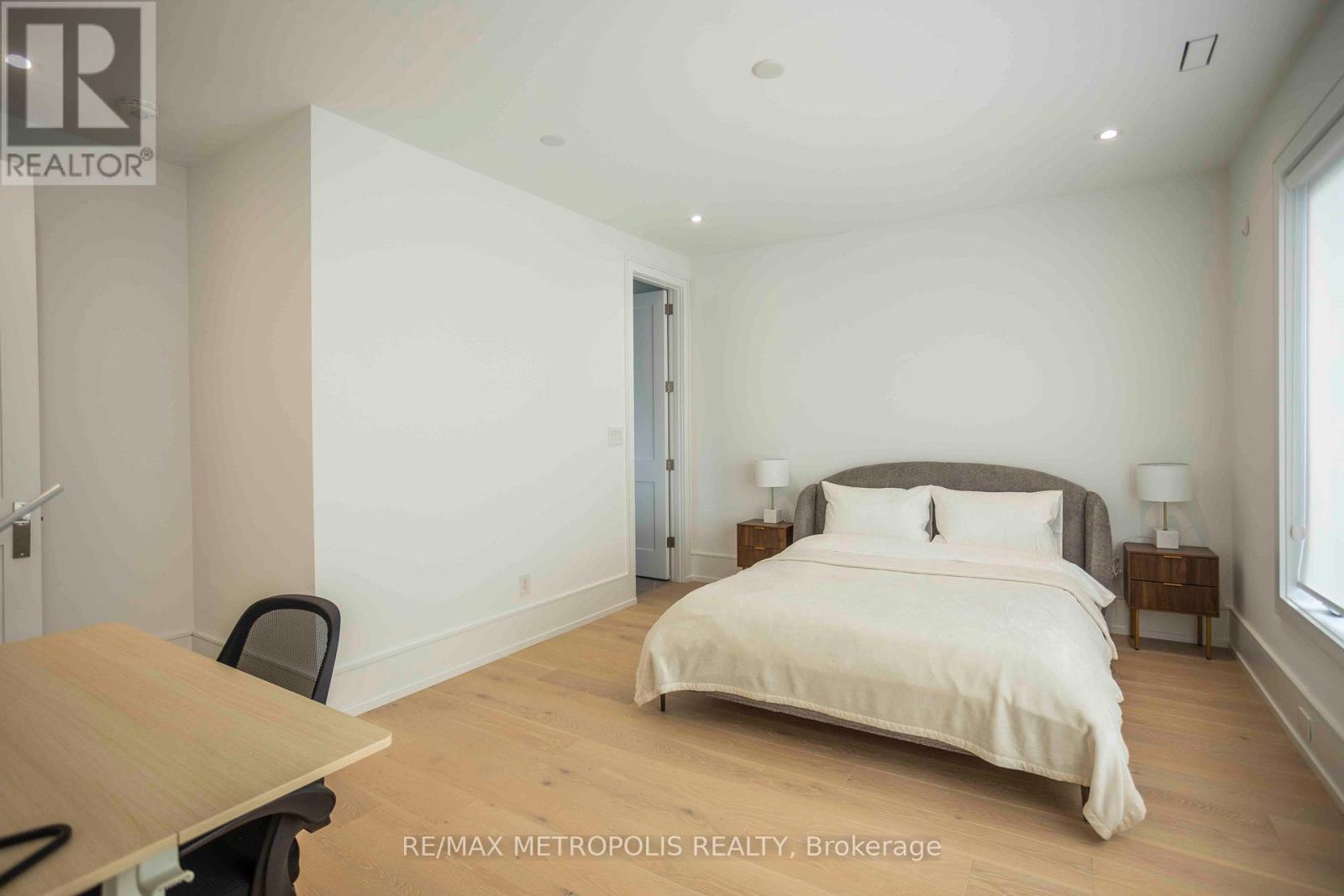 12 Bearwood Drive, Toronto (edenbridge-humber Valley), Ontario