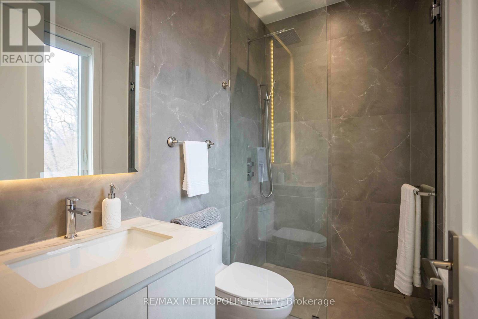 12 Bearwood Drive, Toronto (edenbridge-humber Valley), Ontario