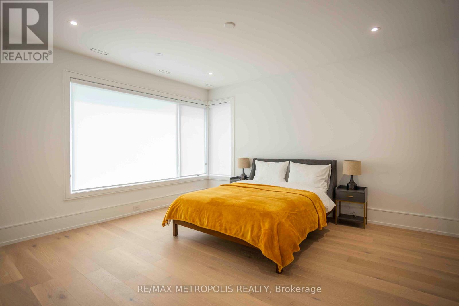 12 Bearwood Drive, Toronto (edenbridge-humber Valley), Ontario