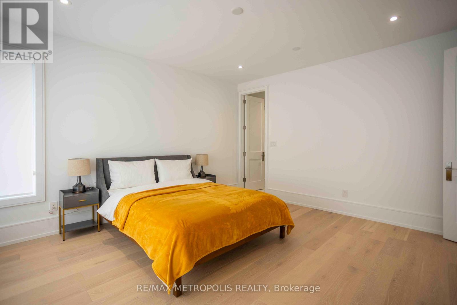 12 Bearwood Drive, Toronto (edenbridge-humber Valley), Ontario