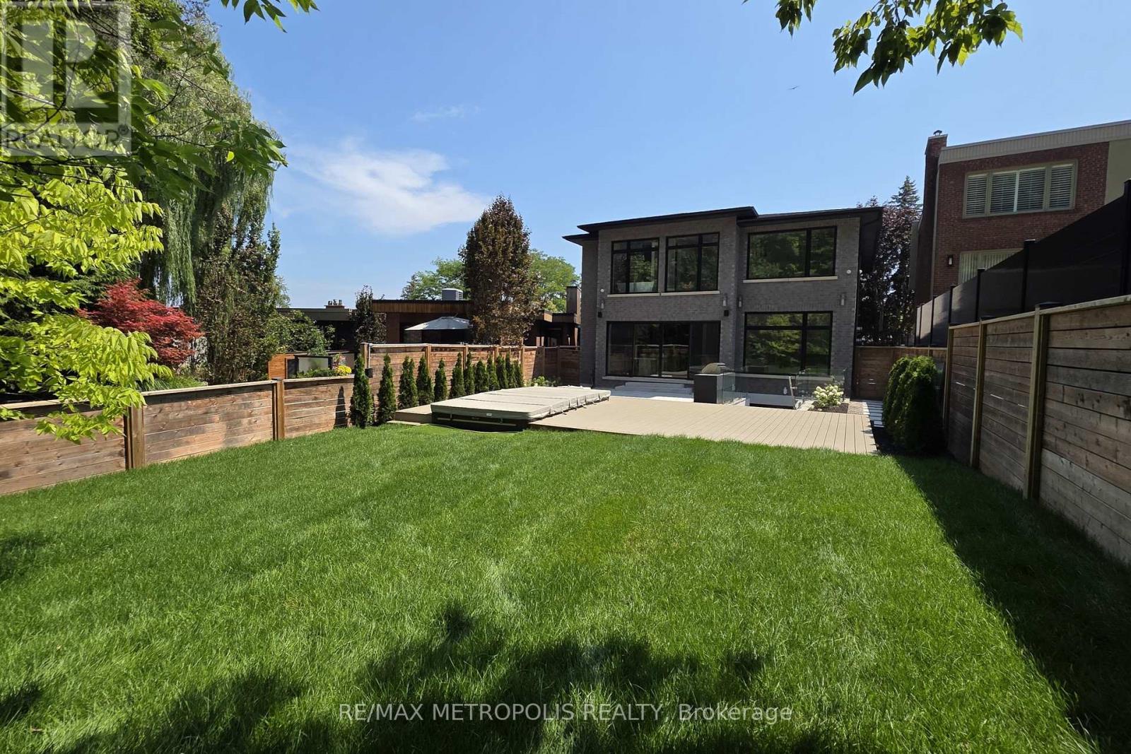 12 Bearwood Drive, Toronto (edenbridge-humber Valley), Ontario