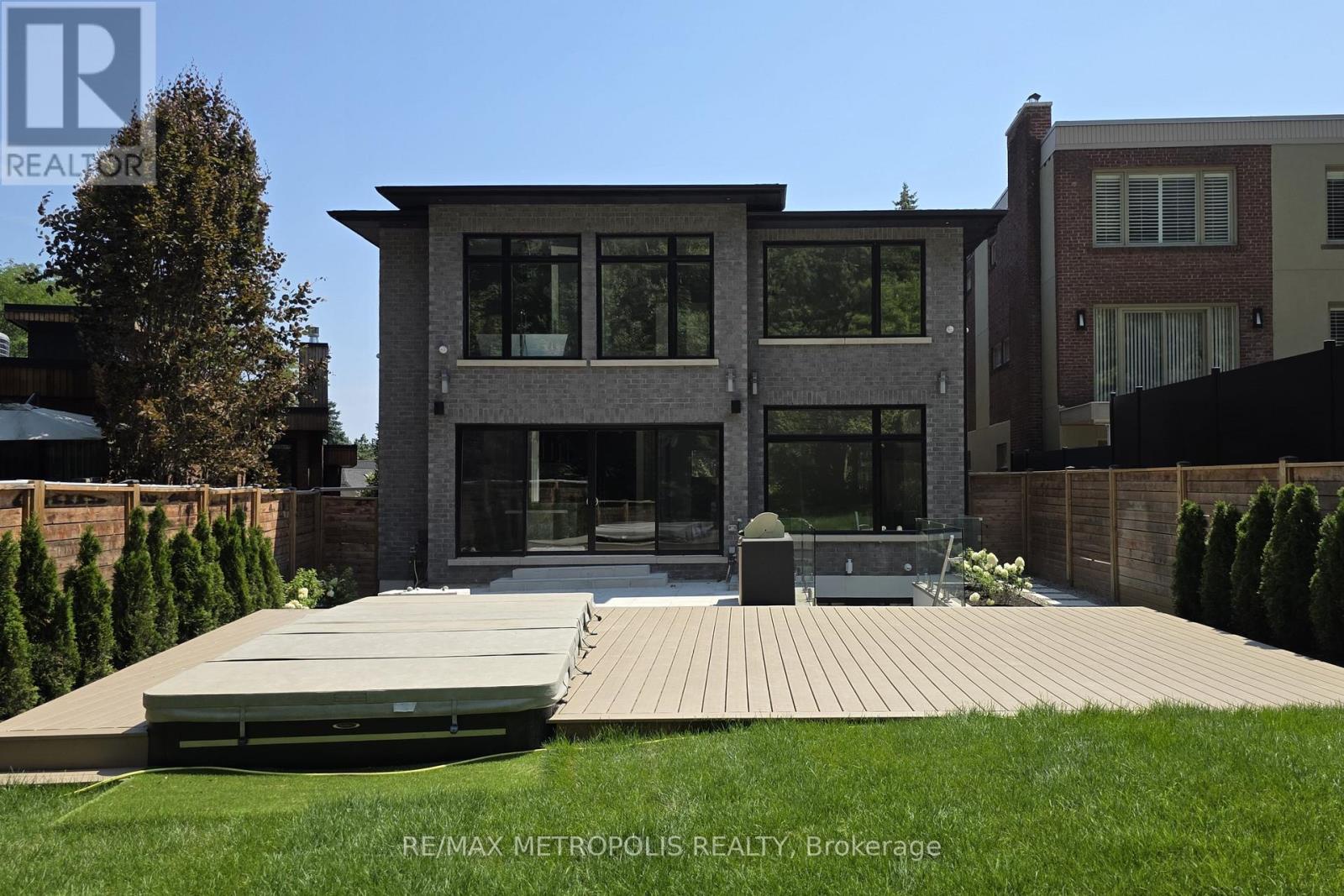 12 Bearwood Drive, Toronto (edenbridge-humber Valley), Ontario