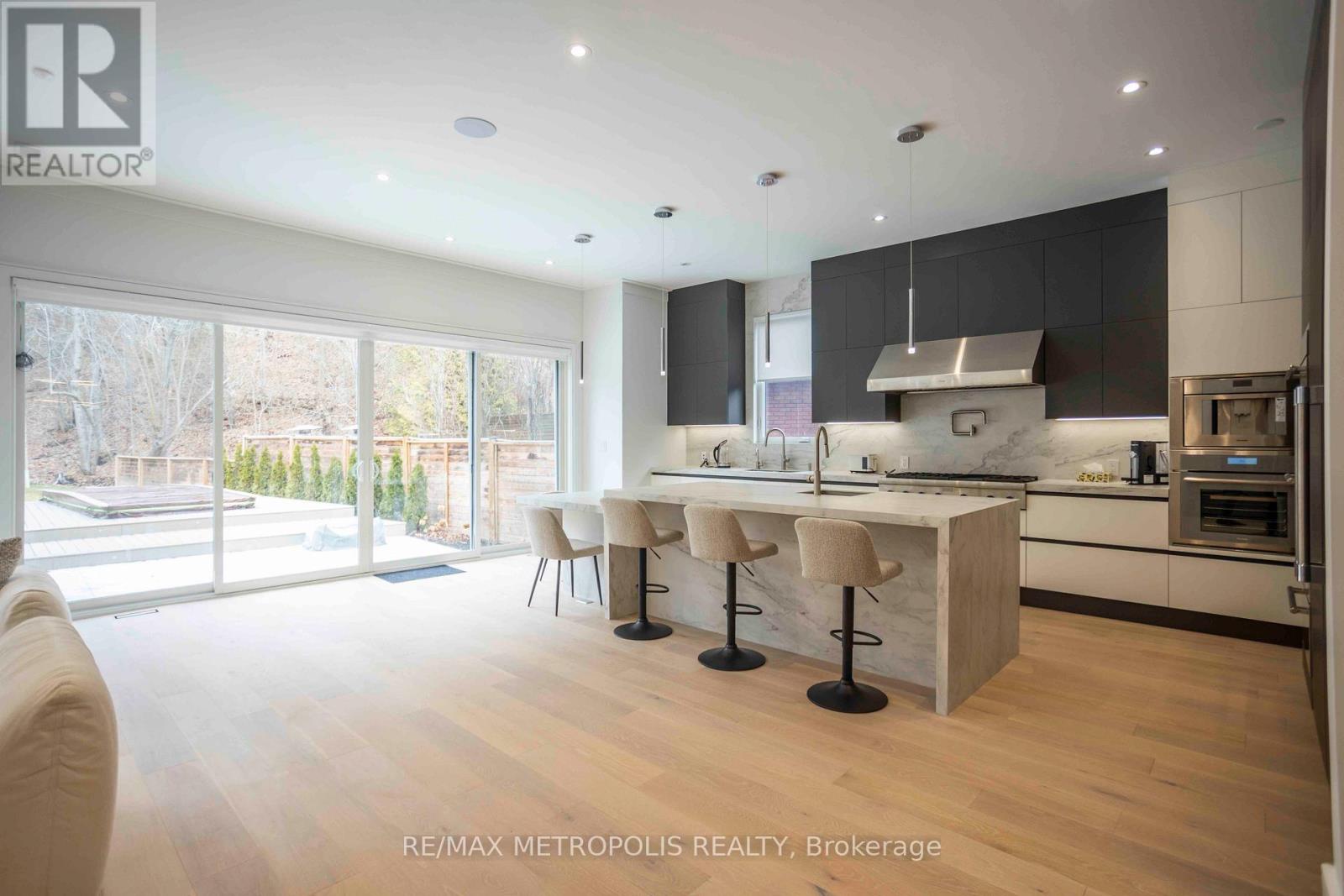 12 Bearwood Drive, Toronto (edenbridge-humber Valley), Ontario