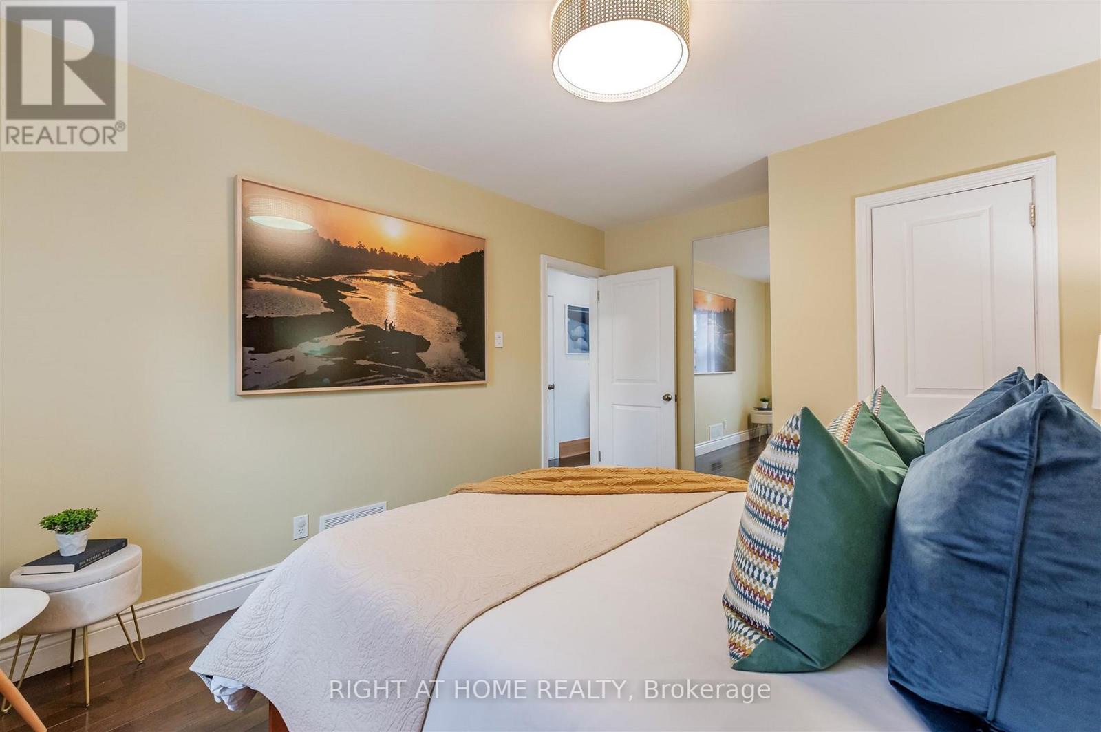 17 Claybrooke Street, Toronto (beechborough-greenbrook), Ontario