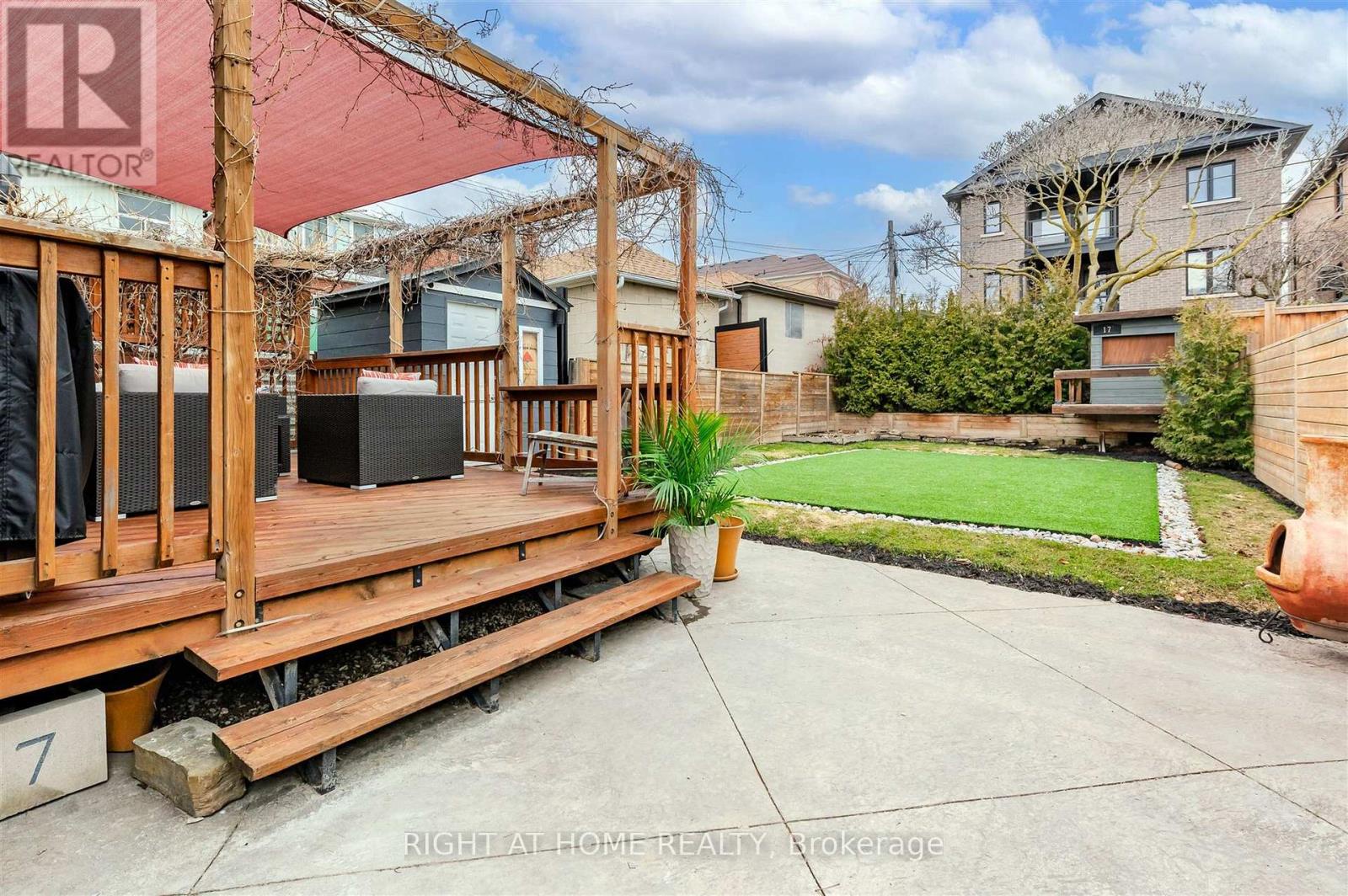 17 Claybrooke Street, Toronto (beechborough-greenbrook), Ontario