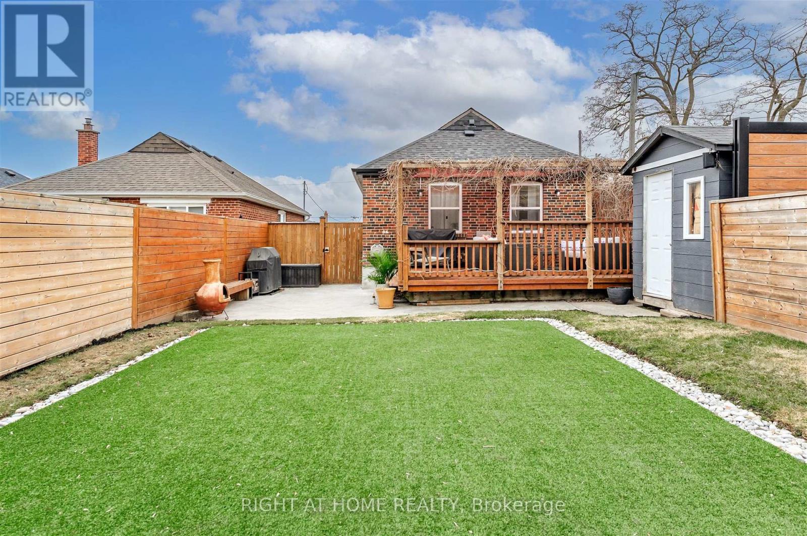 17 Claybrooke Street, Toronto (beechborough-greenbrook), Ontario