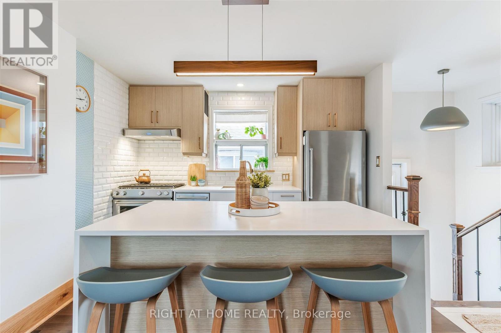 17 Claybrooke Street, Toronto (beechborough-greenbrook), Ontario