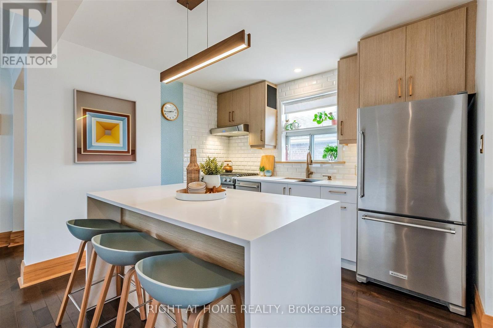 17 Claybrooke Street, Toronto (beechborough-greenbrook), Ontario