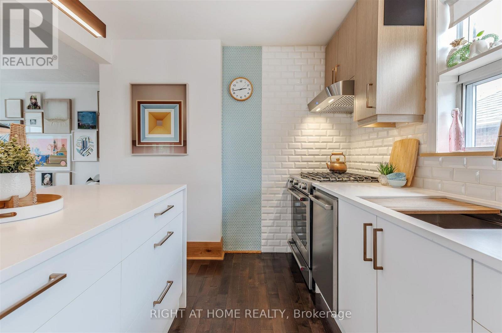 17 Claybrooke Street, Toronto (beechborough-greenbrook), Ontario