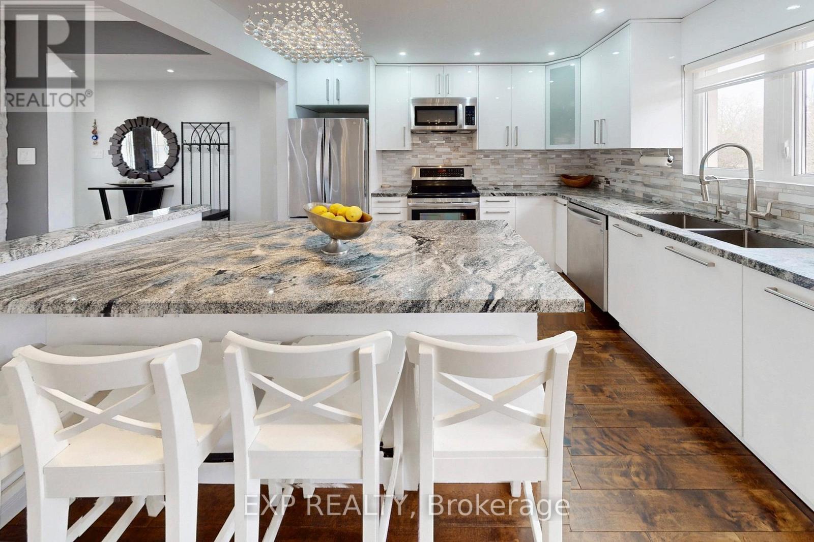 25 Mcmanus Road, Toronto (kingsview Village-the Westway), Ontario