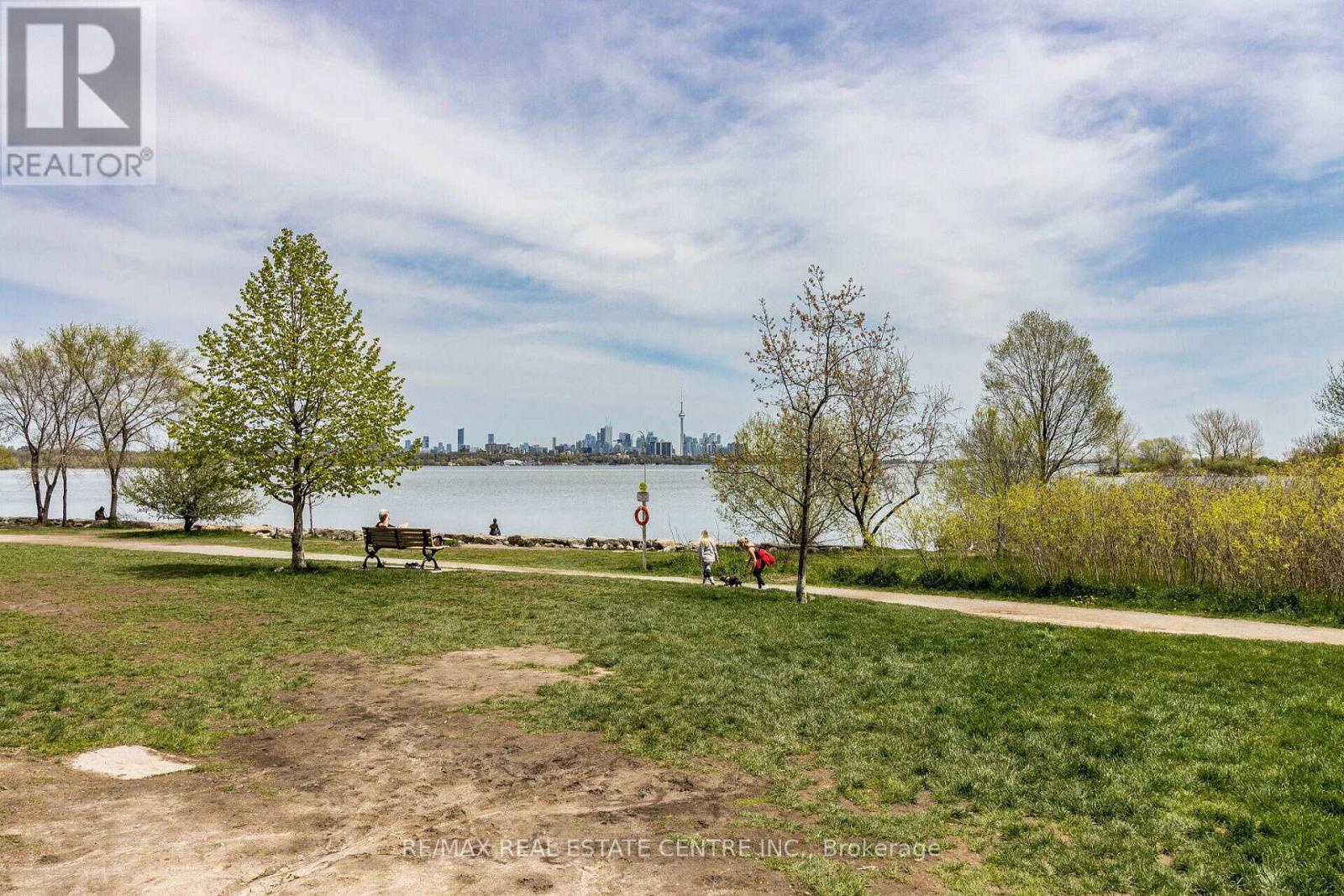 207 - 110 Marine Parade Drive, Toronto (mimico), Ontario