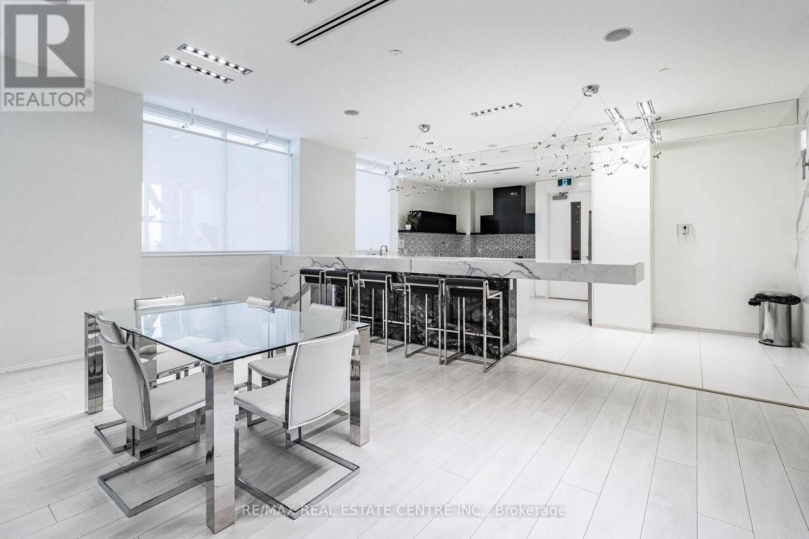 207 - 110 Marine Parade Drive, Toronto (mimico), Ontario