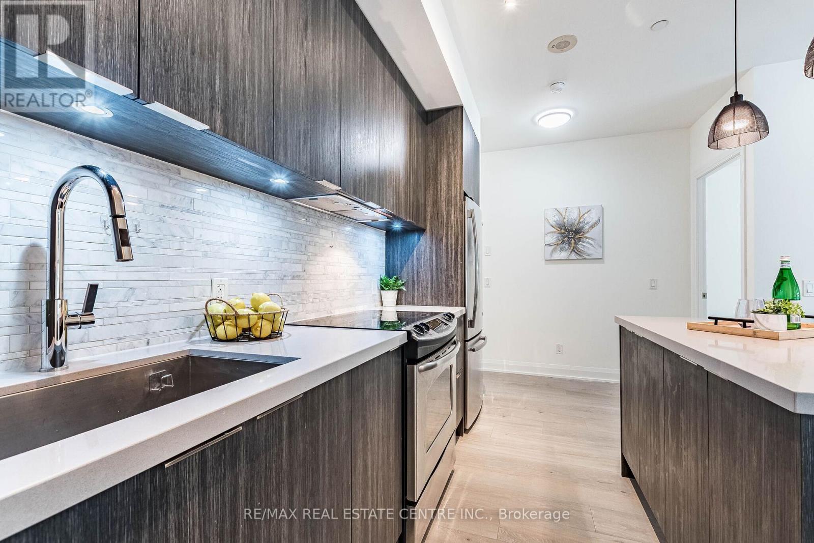 207 - 110 Marine Parade Drive, Toronto (mimico), Ontario