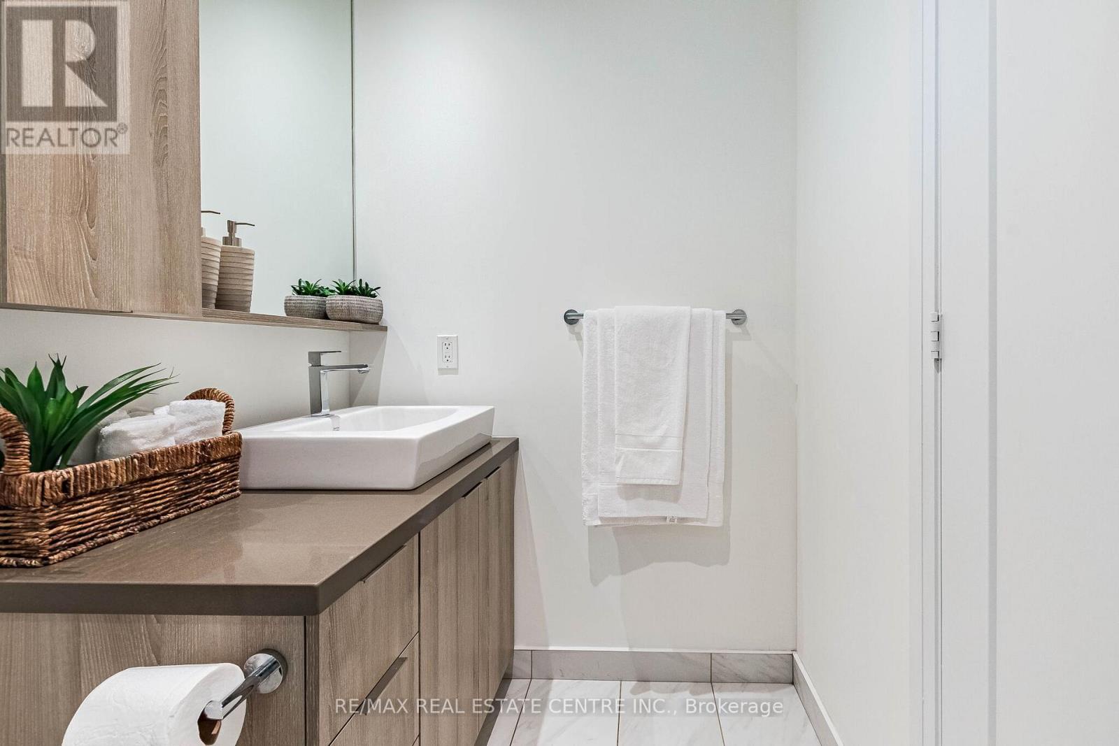 207 - 110 Marine Parade Drive, Toronto (mimico), Ontario